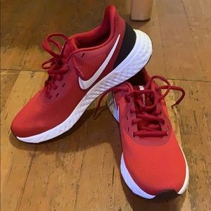 Nike revolution shoes! NWOT